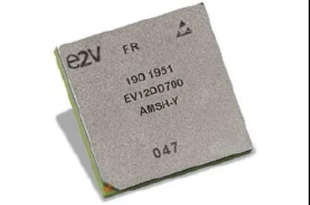 在實現(xiàn)高速、最先進的SiP數(shù)據(jù)轉(zhuǎn)換發(fā)射端(Tx)解決方案方面，關(guān)鍵的技術(shù)是EV12DD700