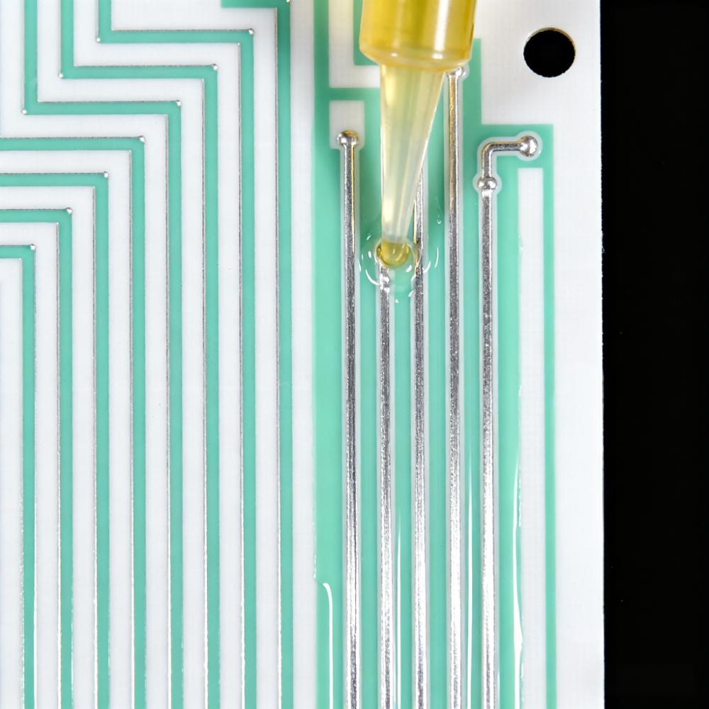 PTFE PCB專用蝕刻液線路加工微觀特寫，±0.008mm線寬精度無側(cè)蝕